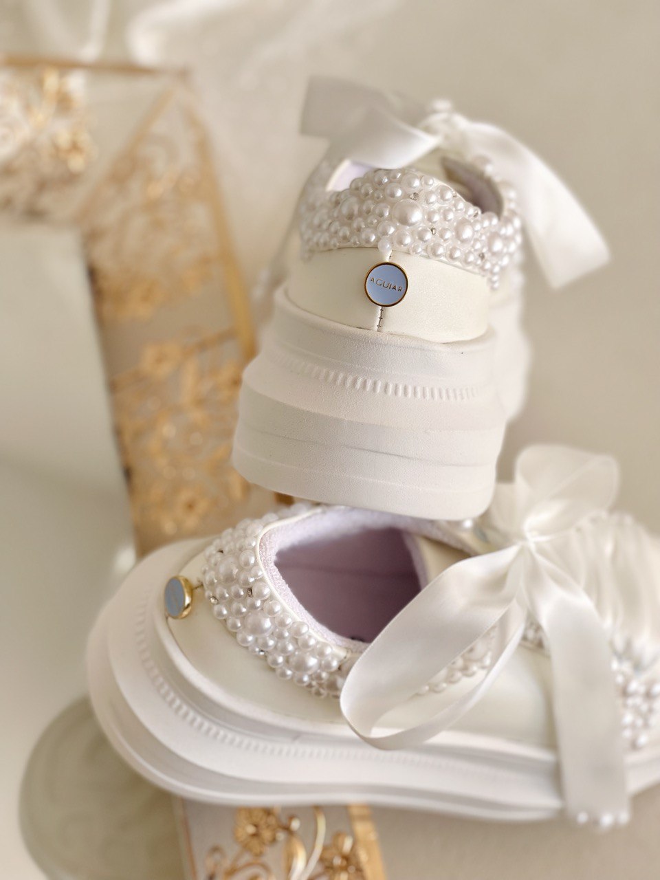 Tennis  Sneaker ivory de plataforma corrida con aplicación de Perlas y Cristales
