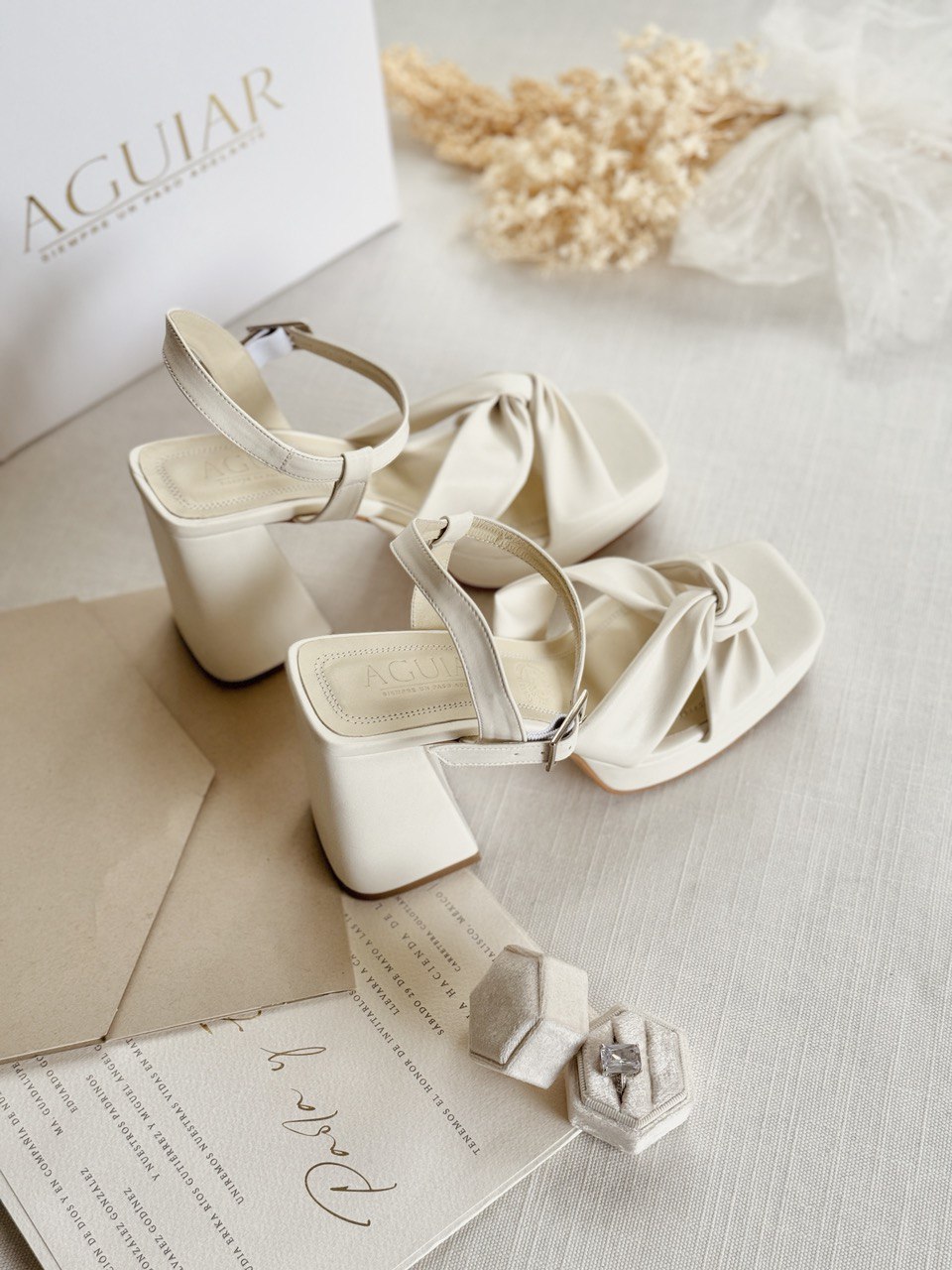 Zapatos_tacon_ancho_novia_loretta_plataforma_ivory_aguiar_brides_boda