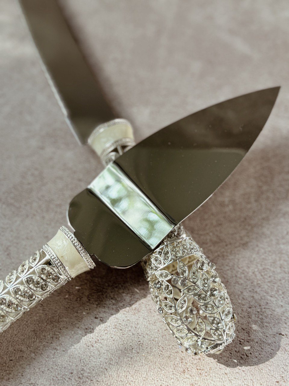 Set EBSET82 copas pala y cuchillo en chapa de plata con incrustación de cristal austriaco
Brindis Boda