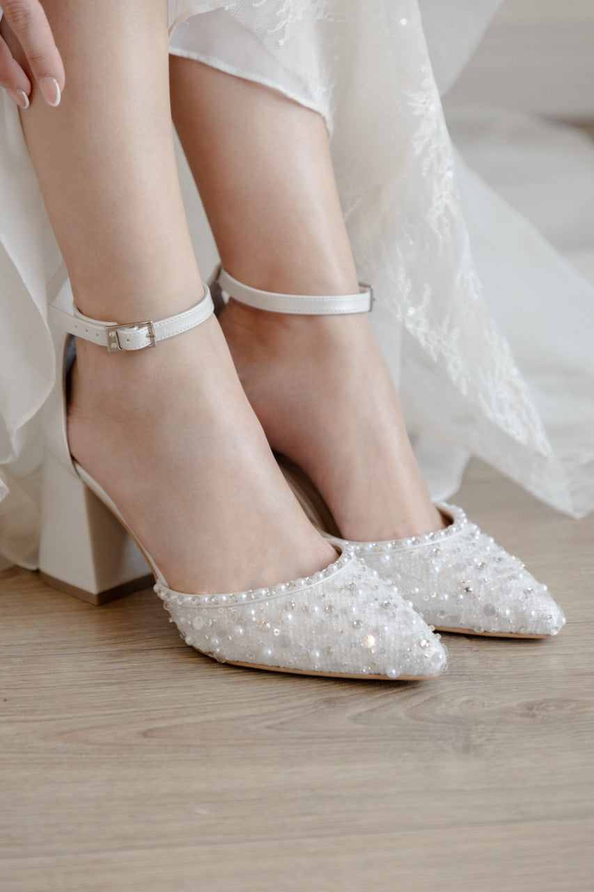 zapatillas de novia de punta aguda con aplicacion de lentejuela y perla ivory