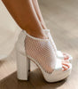 zapatillas de novia plata con patron de red e incrustaciones de cristales 