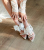 zapatillas de novia de punta aguda con aplicacion de moño perlas y cristales austriacos