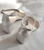 zapatllas de novia con strap delantero e incrustacion de cristales plata