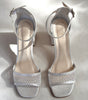 zapatllas de novia con strap delantero e incrustacion de cristales plata