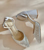 zapatillas de novia de punta aguda con aplicacion de lentejuela y perla azul