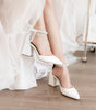 Zapatilla de Novia ivory con pulsera de cristales y tacon ancho 