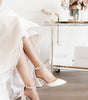 Zapatilla de Novia ivory con pulsera de cristales y tacon ancho 