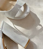 zapatillas de novia de tacon ancho destalonadas y con punta abierta 