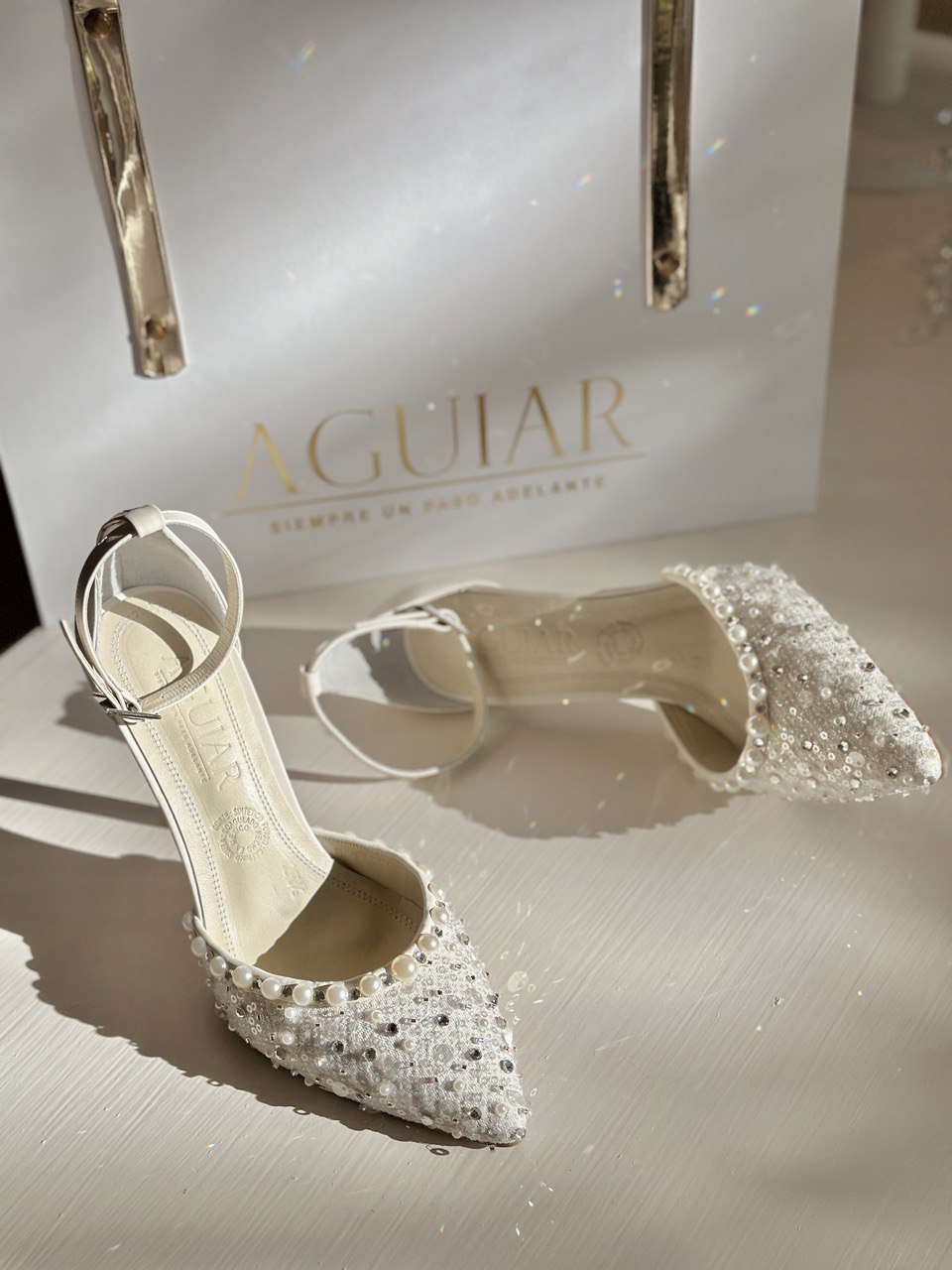 zapatillas de novia stiletto con aplicacion de perlas y cristales austriacos 