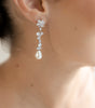 Aretes largos en chapa de plata con cristales austriacos y perla de rio 
