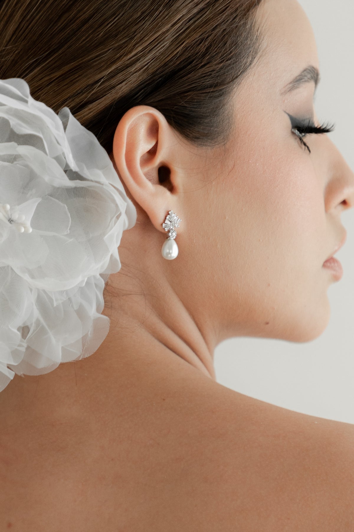 aretes cortos con cristales austriacos y perla de rio 