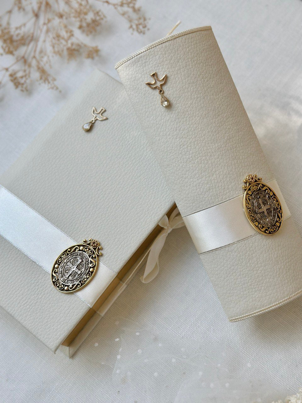 Juego de Biblia y Cirio para Boda con cruz de San Benito – Aguiar