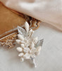 boutonniere Artemisa azahares y flor de porcelana ivory