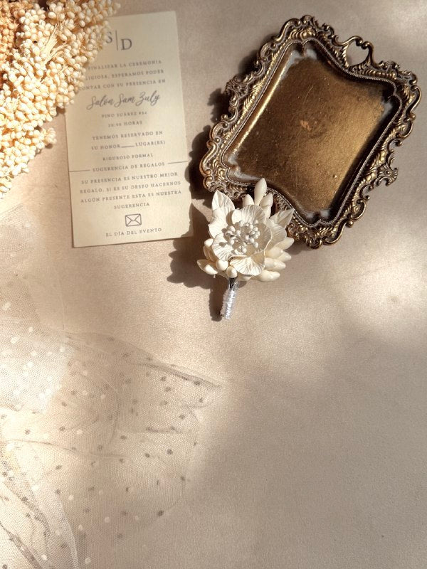 BOUTONNIERE CAROLA