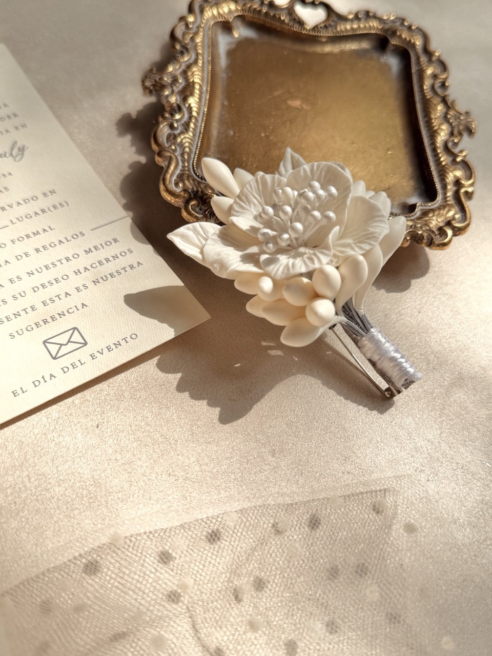 BOUTONNIERE CAROLA