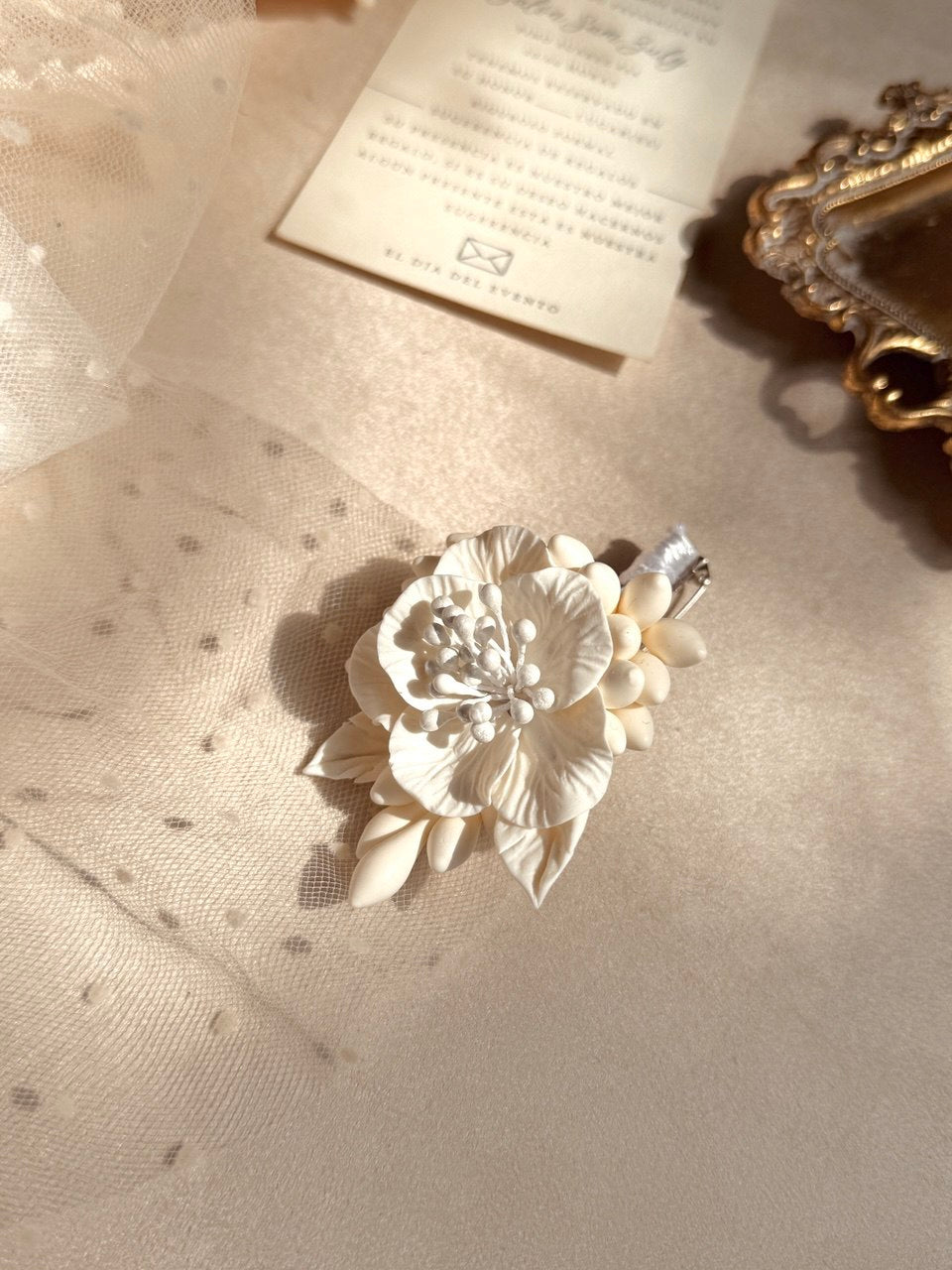 BOUTONNIERE CAROLA
