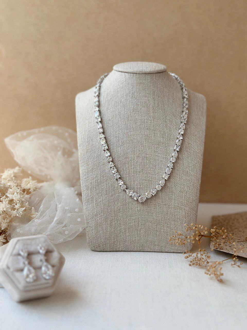 set de collar y aretes en chapa de plata con cristales austriacos