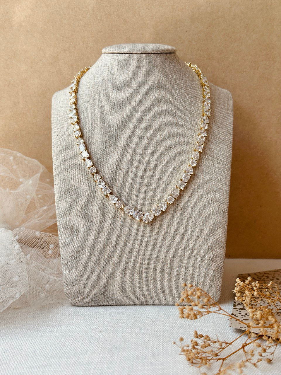 set de collar y aretes en chapa de oro con cristales austriacos