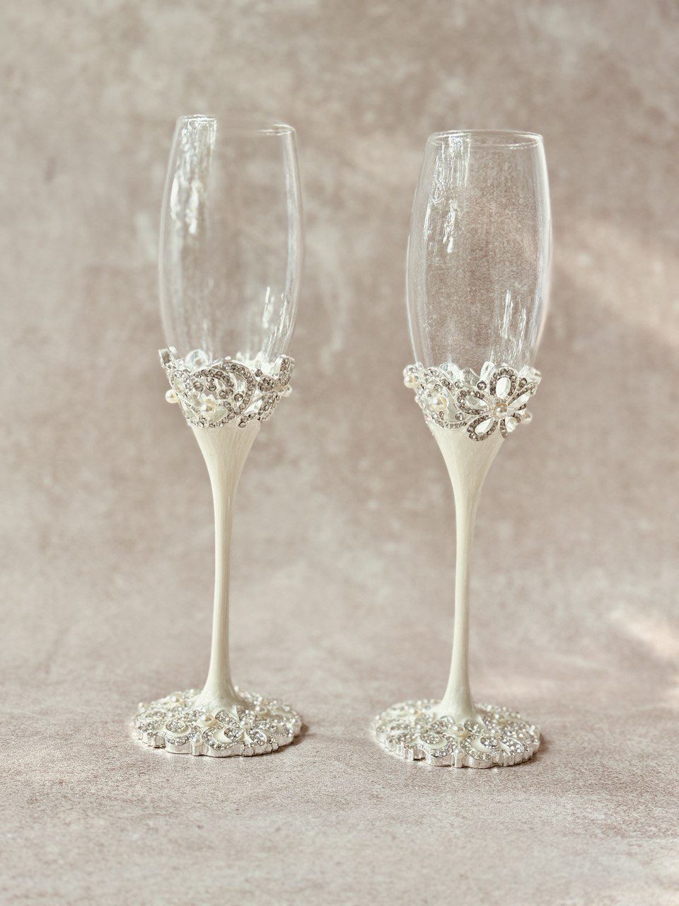COPAS PARA BRINDIS DE NOVIOS CON PATRONES DE  FLORES E INCRISTACION DE CRISTALES