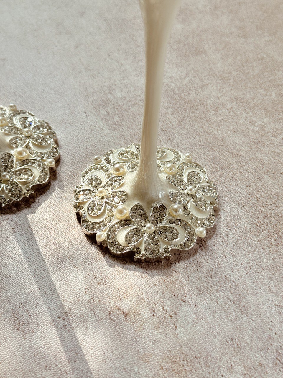 COPAS PARA BRINDIS DE NOVIOS CON PATRONES DE  FLORES E INCRISTACION DE CRISTALES