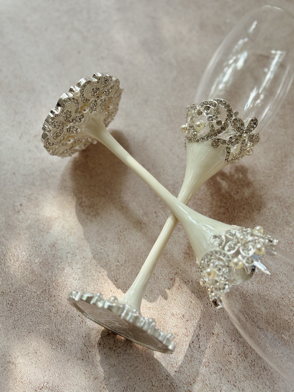 COPAS PARA BRINDIS DE NOVIOS CON PATRONES DE  FLORES E INCRISTACION DE CRISTALES