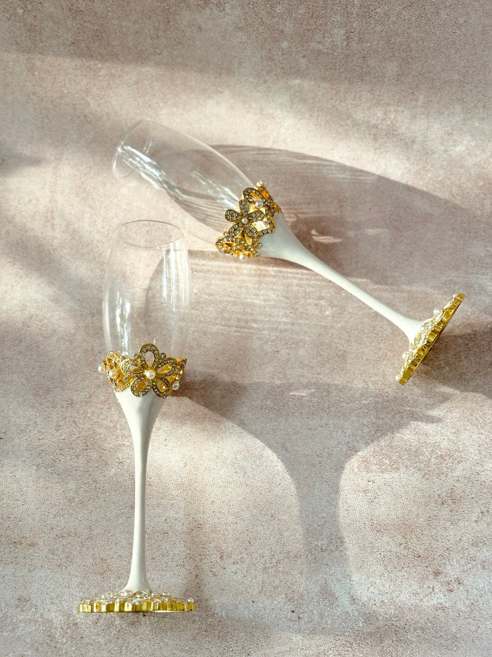 COPAS PARA BRINDIS DE NOVIOS CON PATRONES DE  FLORES E INCRISTACION DE CRISTALES