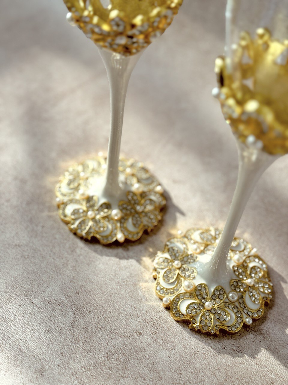 COPAS PARA BRINDIS DE NOVIOS CON PATRONES DE  FLORES E INCRISTACION DE CRISTALES