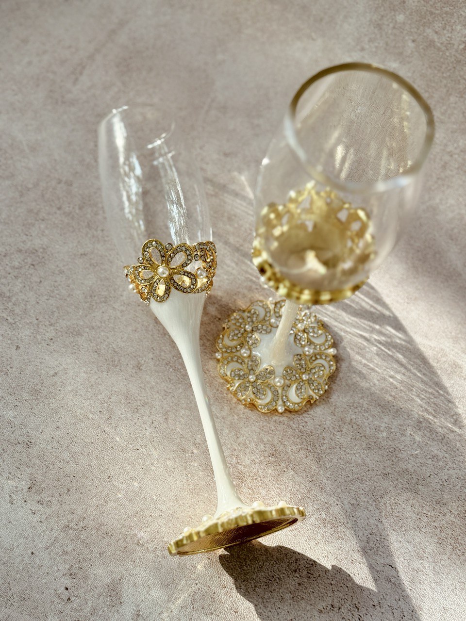 COPAS PARA BRINDIS DE NOVIOS CON PATRONES DE  FLORES E INCRISTACION DE CRISTALES