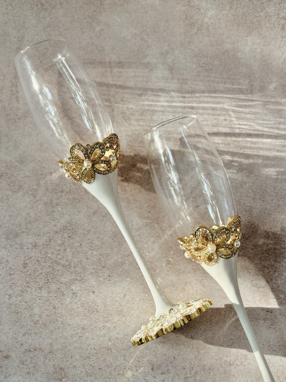 COPAS PARA BRINDIS DE NOVIOS CON PATRONES DE  FLORES E INCRISTACION DE CRISTALES