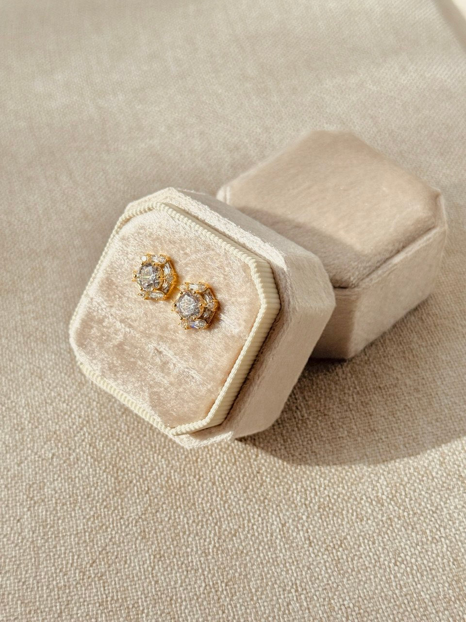ARETES ER8308