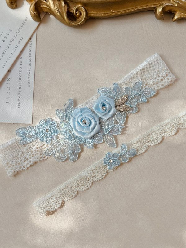liguero de novia con encaje y flores de organza con cristales austriacos