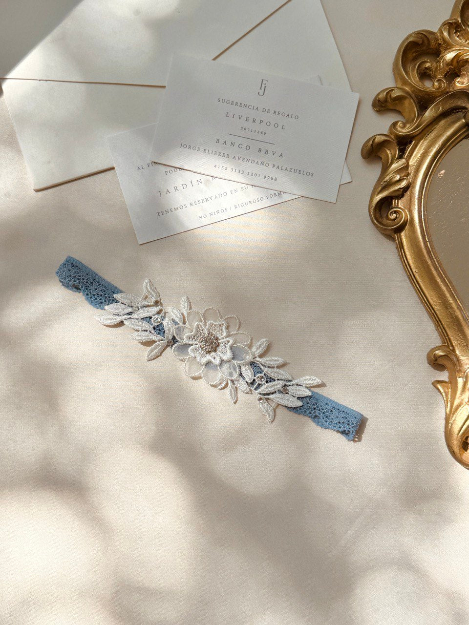 liguero de novia con aplicacion de guipur de flores ivory e incrustacion de cristales austriacos  