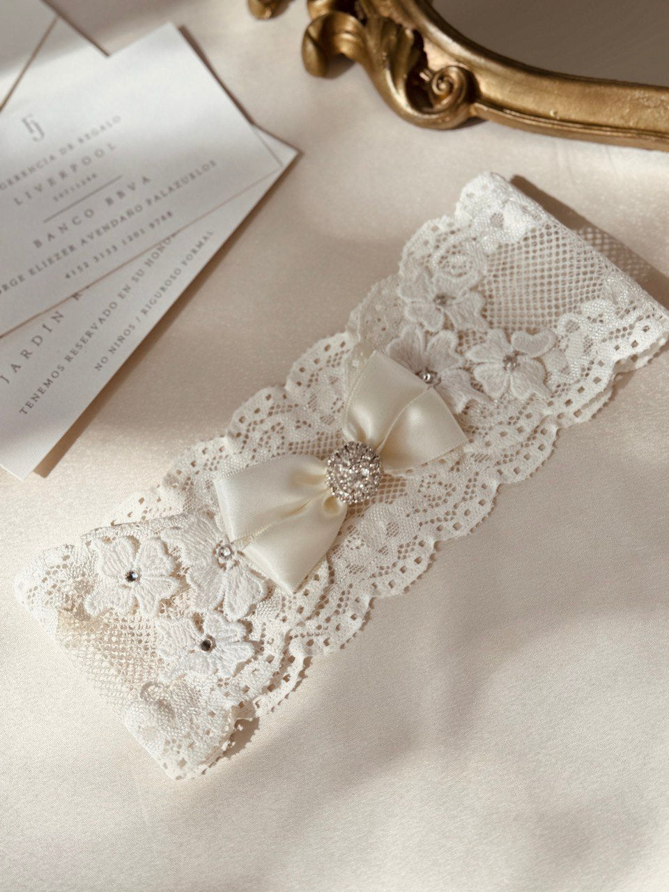 liguero de novia con aplicacion de mono ivory