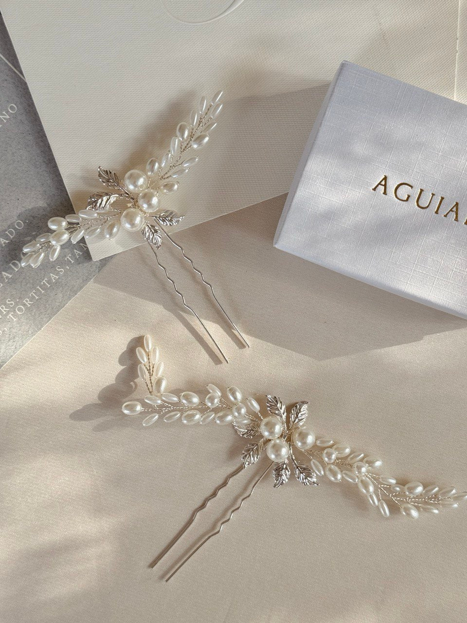 set horquillas c1477 con perla de rio ,
azahares e incrustaciones de cristal austriaco en tono blanco perla bridal hairstyle bridal headband hairpines