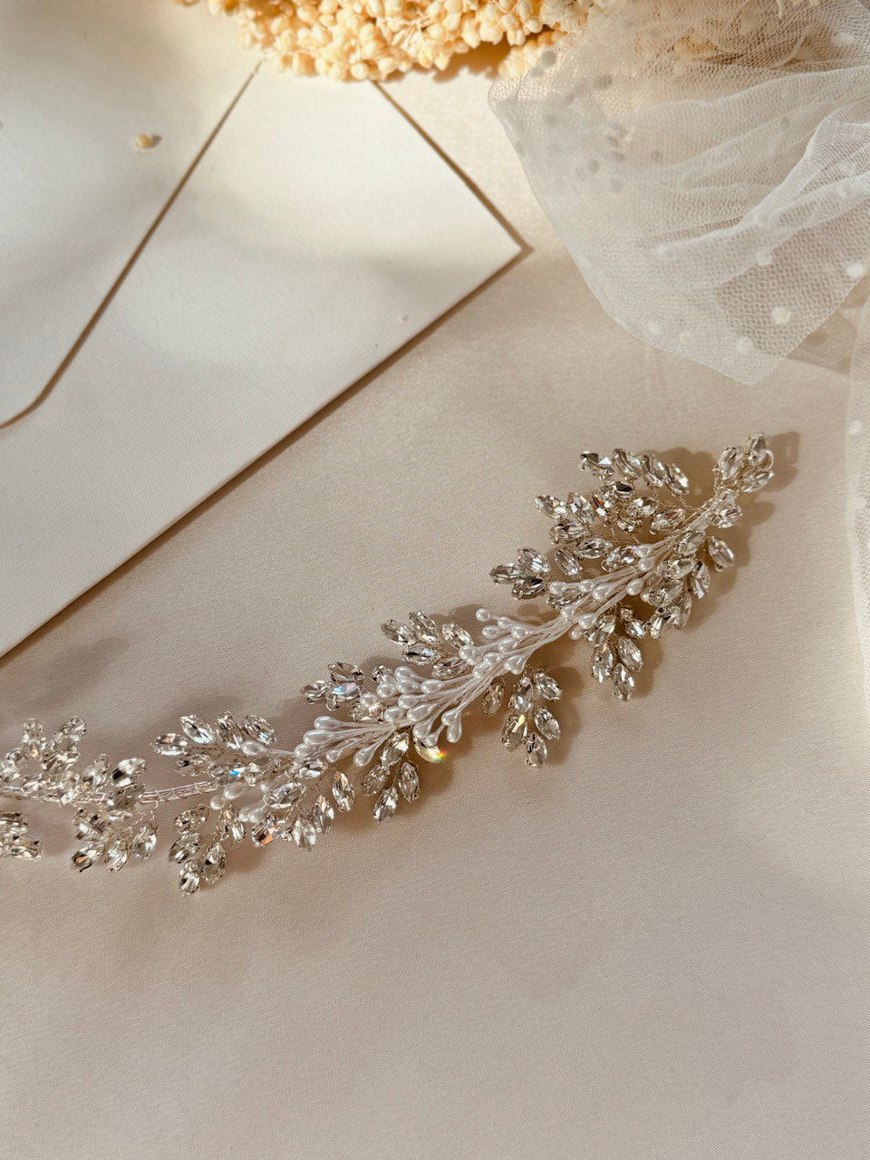 tocado de novia plata con azahares y cristal 