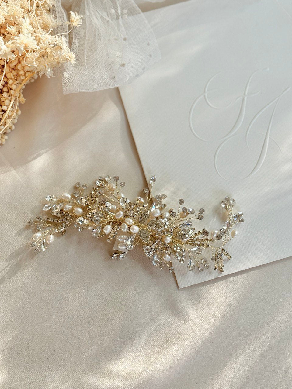 peineta ma70 tocado de novia  con cristales austriacos y perla de rio bridal hairstyle bridal headband 