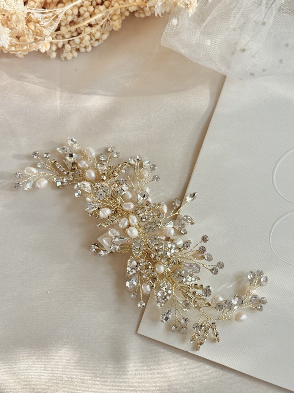 peineta ma70 tocado de novia  con cristales austriacos y perla de rio bridal hairstyle bridal headband 