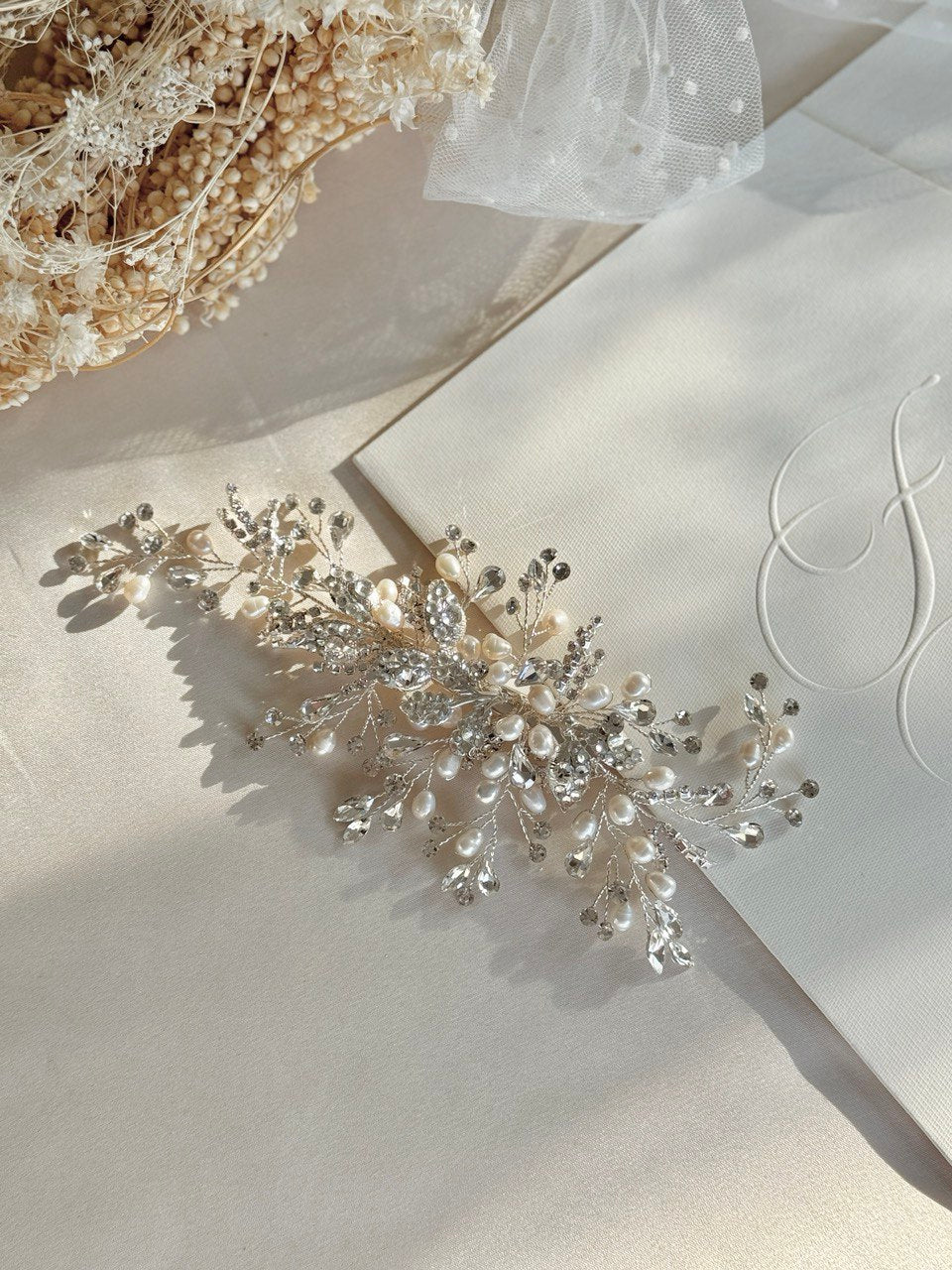 peineta ma70 tocado de novia  con cristales austriacos y perla de rio bridal hairstyle bridal headband 