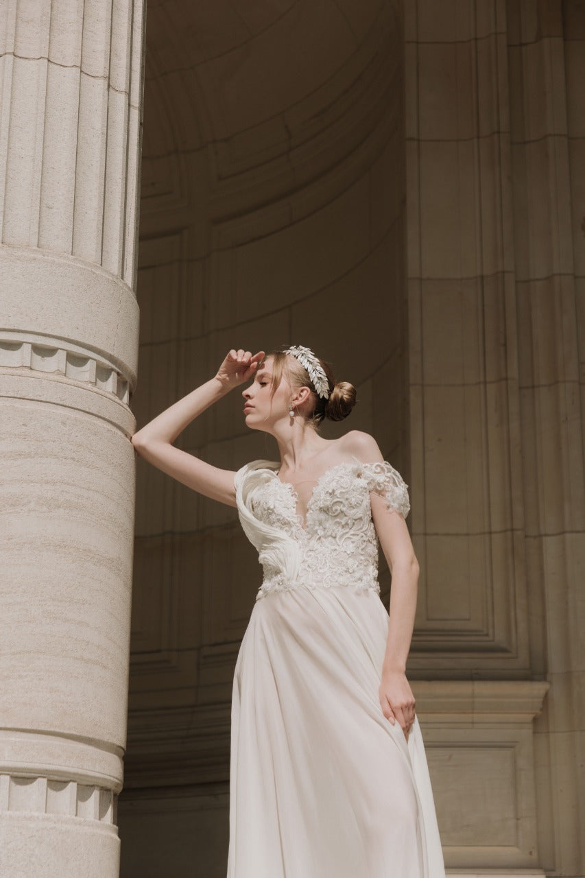 diadema armida ivoryelaborada con  pasta francesa e incrustación de cristal austriaco bridal hairstyle bridal headband 