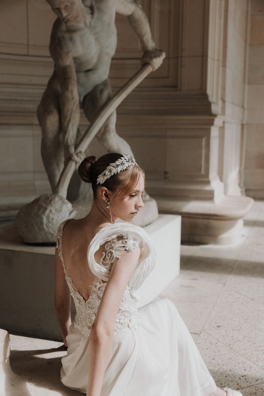 diadema armida ivoryelaborada con  pasta francesa e incrustación de cristal austriaco bridal hairstyle bridal headband 