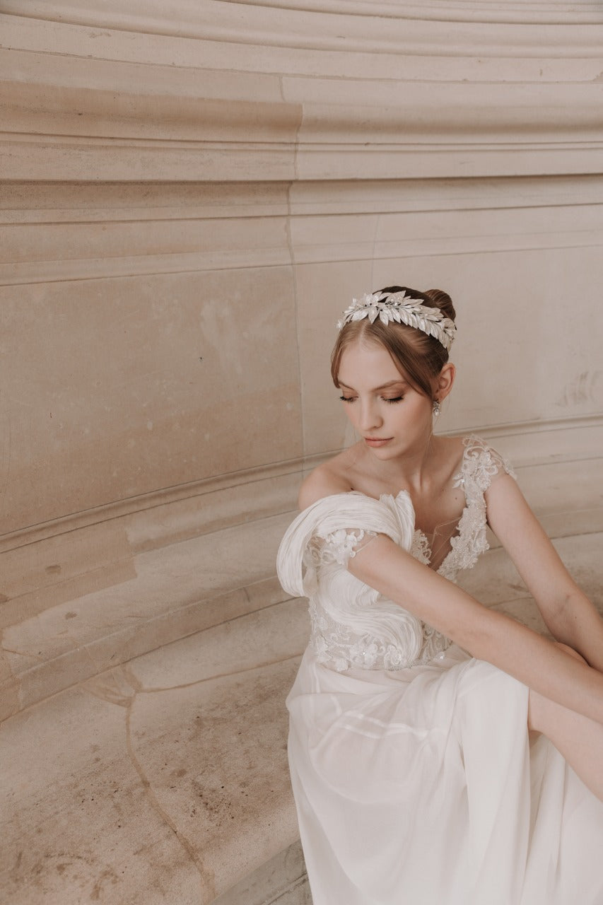 diadema armida ivoryelaborada con  pasta francesa e incrustación de cristal austriaco bridal hairstyle bridal headband 