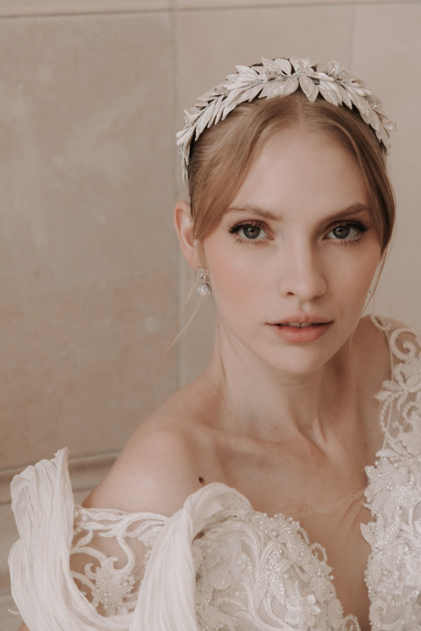 diadema armida ivoryelaborada con  pasta francesa e incrustación de cristal austriaco bridal hairstyle bridal headband 