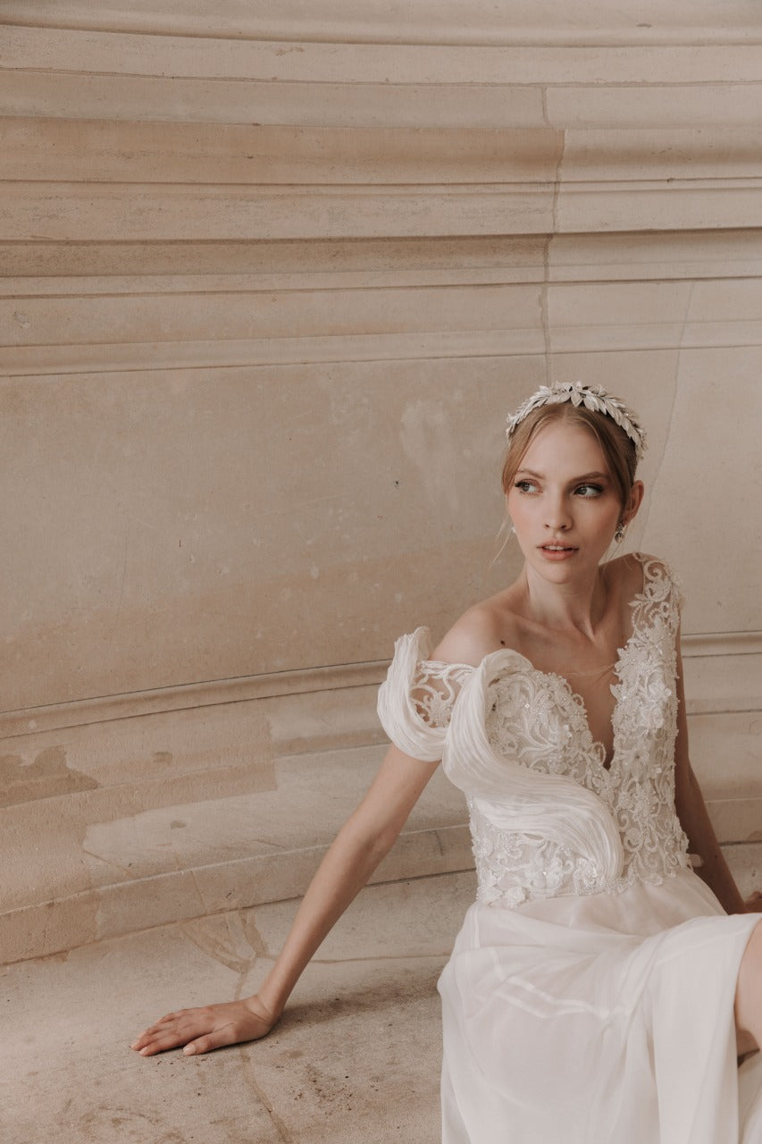 diadema armida ivoryelaborada con  pasta francesa e incrustación de cristal austriaco bridal hairstyle bridal headband 