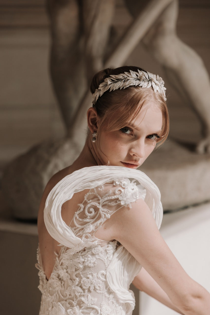 diadema armida ivoryelaborada con  pasta francesa e incrustación de cristal austriaco bridal hairstyle bridal headband 