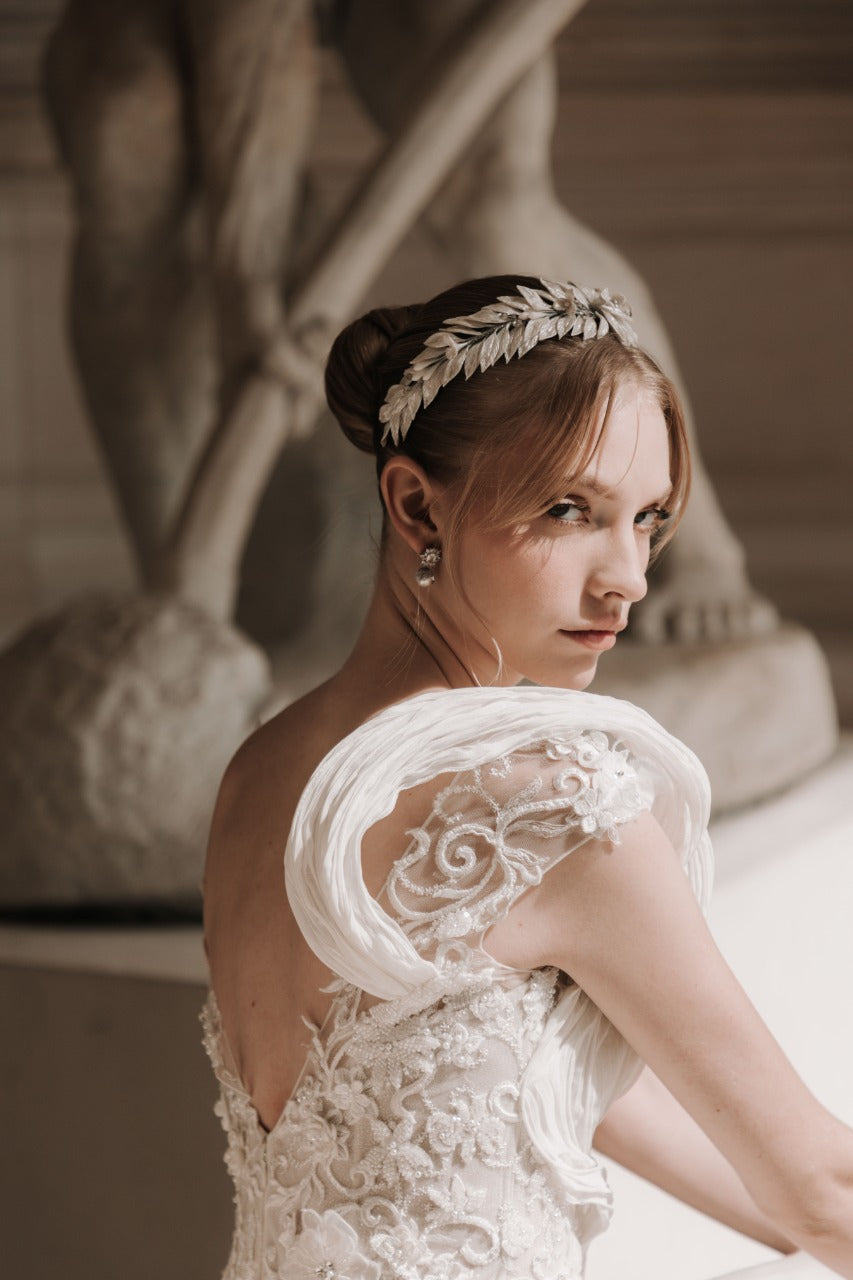 diadema armida ivoryelaborada con  pasta francesa e incrustación de cristal austriaco bridal hairstyle bridal headband 