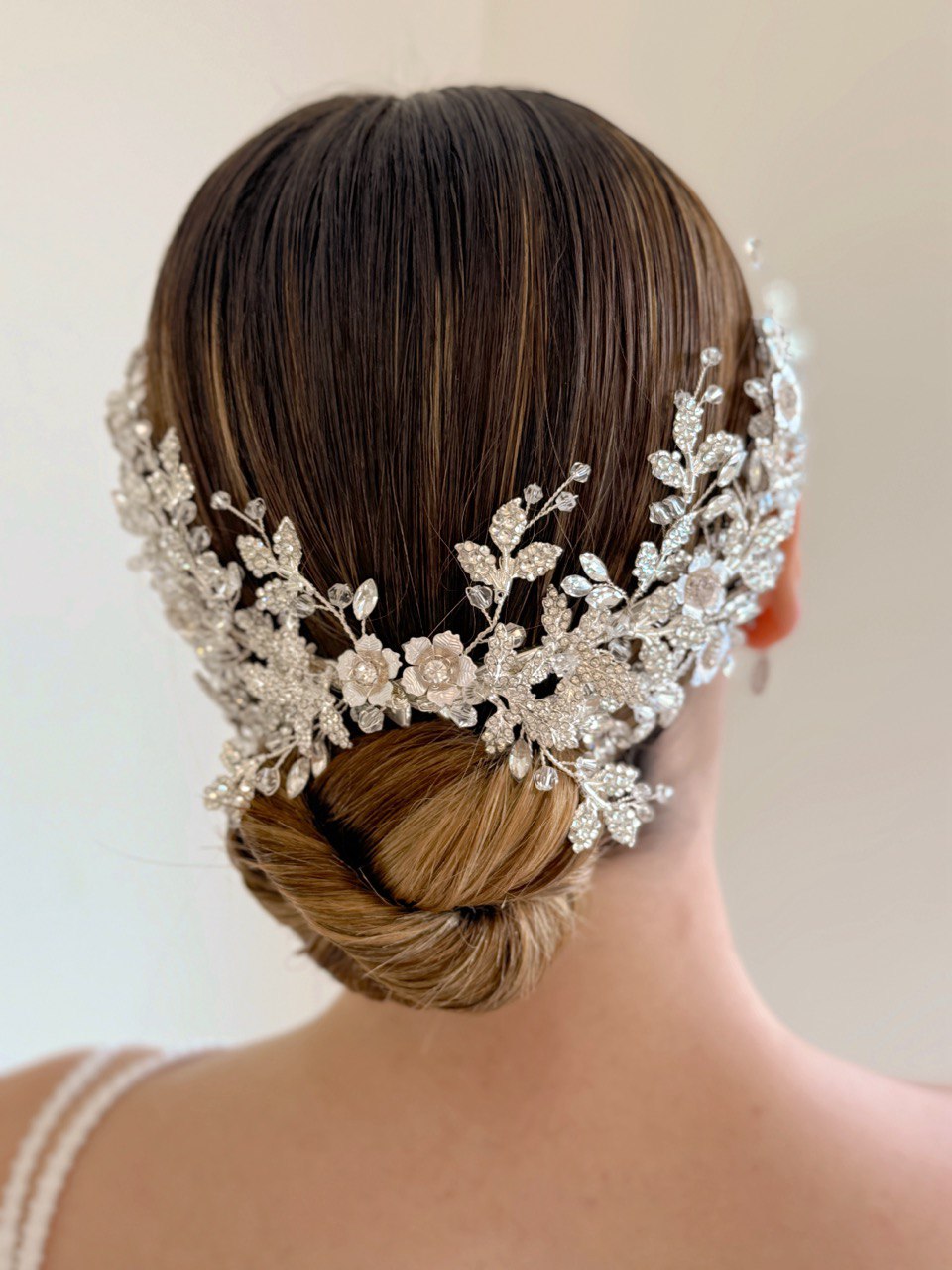 duo de peinetas j6457 plata  con cristal austriaco en diseño floral bridal hairstyle silver bridal headband