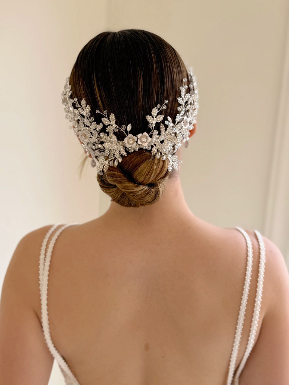 duo de peinetas j6457 plata  con cristal austriaco en diseño floral bridal hairstyle silver bridal headband