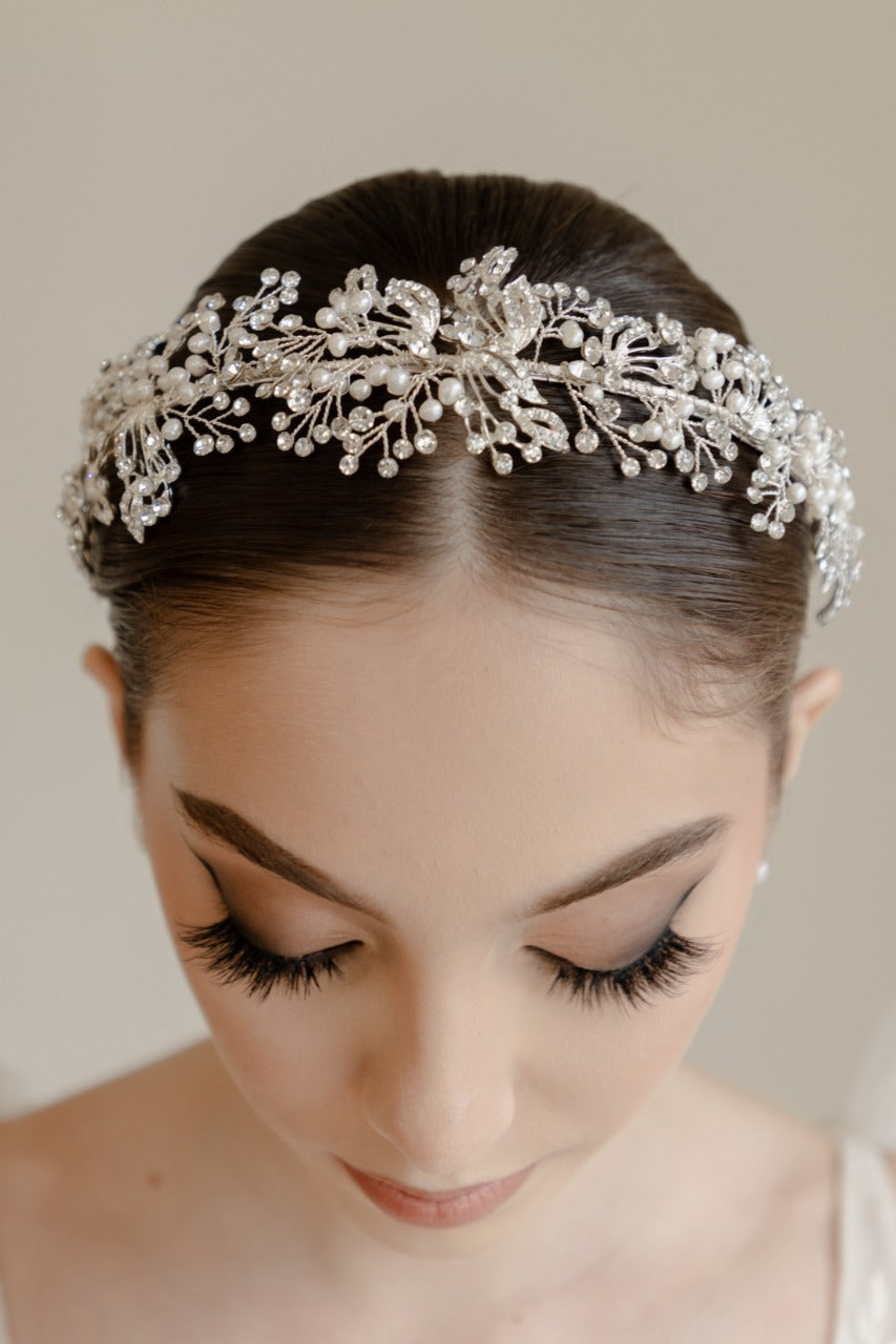 guia flexible ma26 tocado de novia elaborado con cristal austriaco y perla de rio bridal hairstyle bridal headband