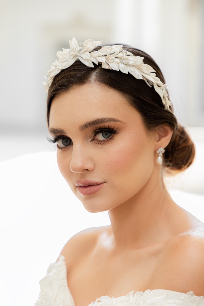 diadema armida ivoryelaborada con  pasta francesa e incrustación de cristal austriaco bridal hairstyle bridal headband 