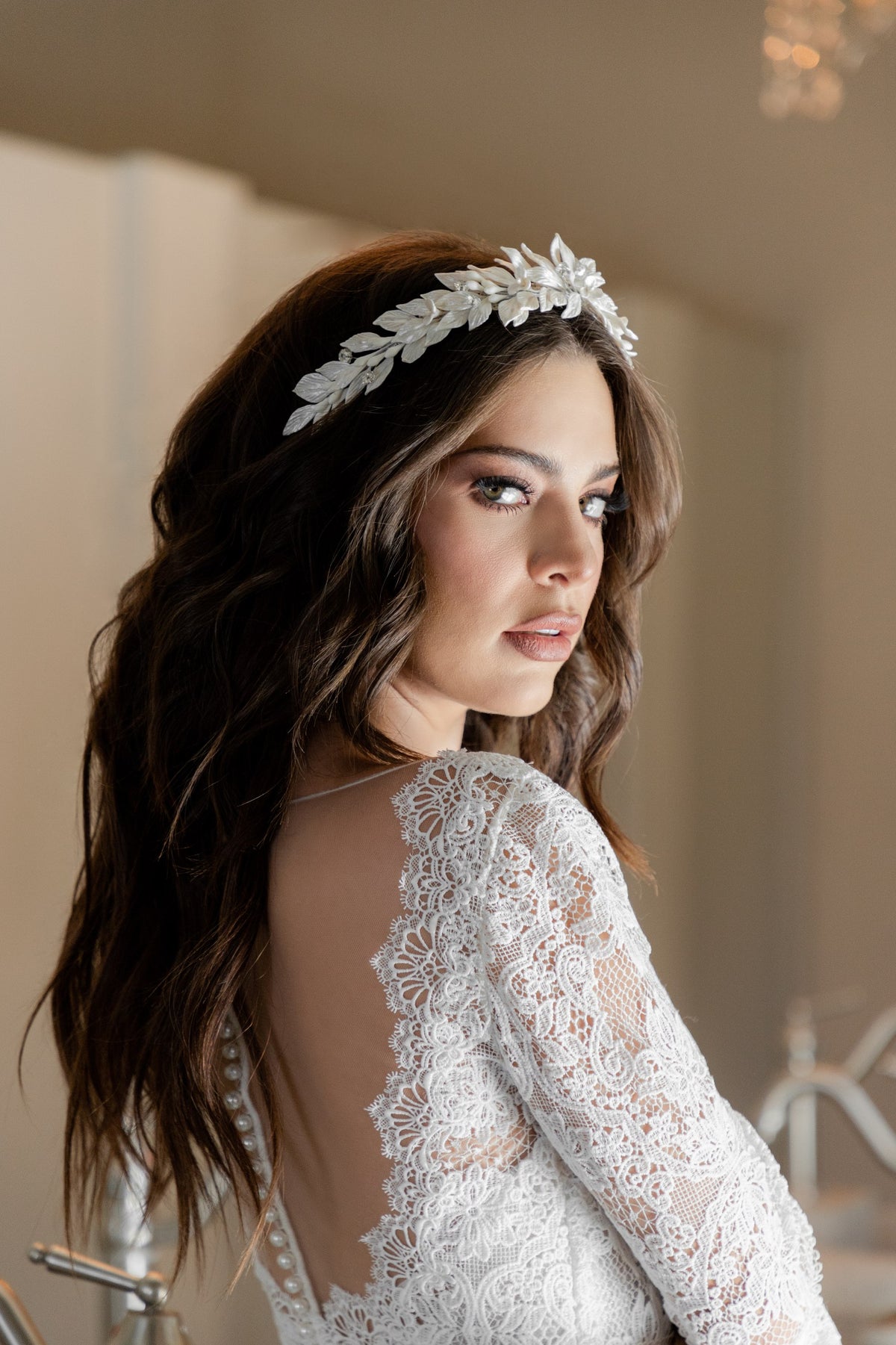 diadema armida ivoryelaborada con  pasta francesa e incrustación de cristal austriaco bridal hairstyle bridal headband 